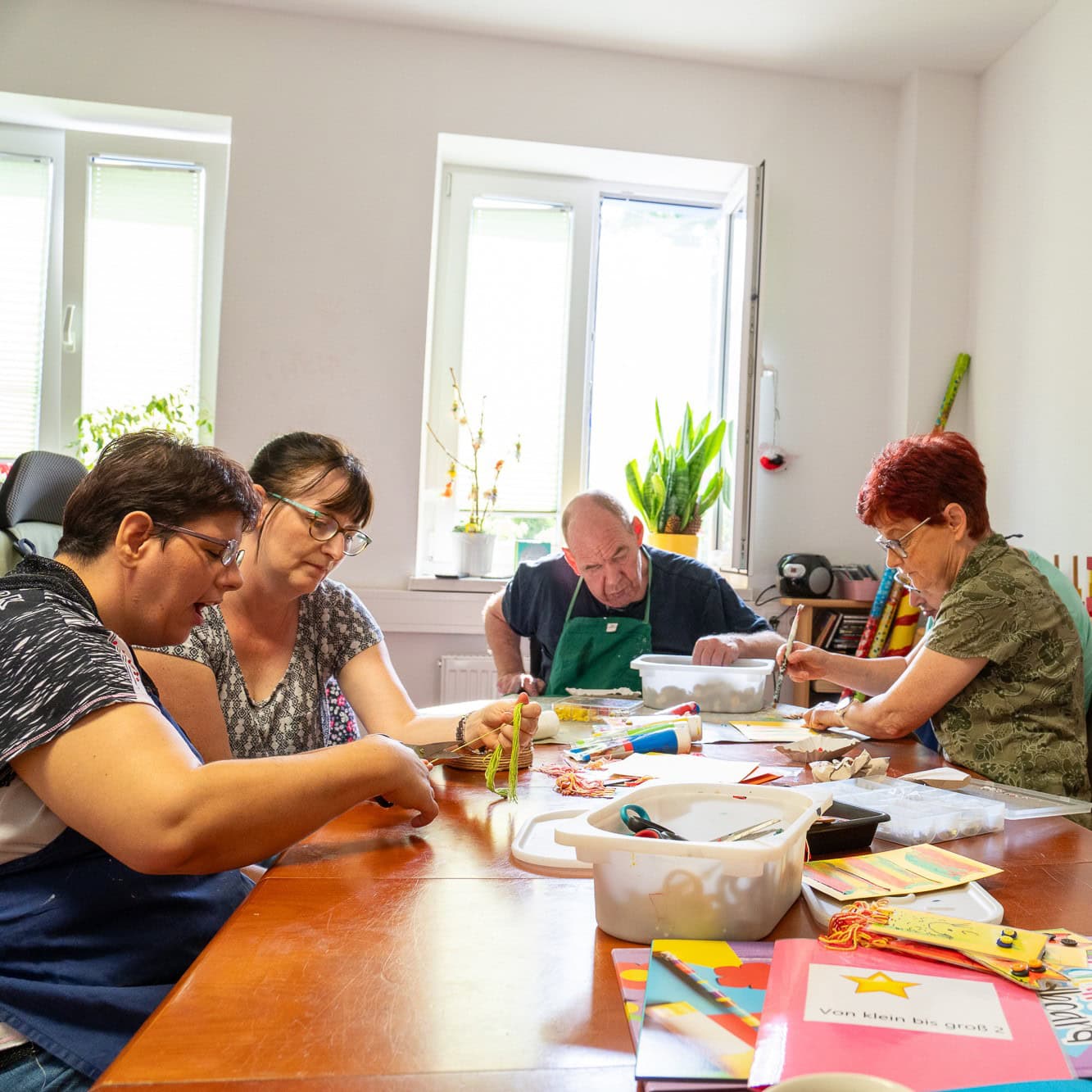 Kreatives Handwerk: Lesezeichen aus der Tagesstruktur Kompass